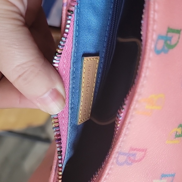 Classic Dooney & Bourke Pink It Bag - Picture 2 of 2